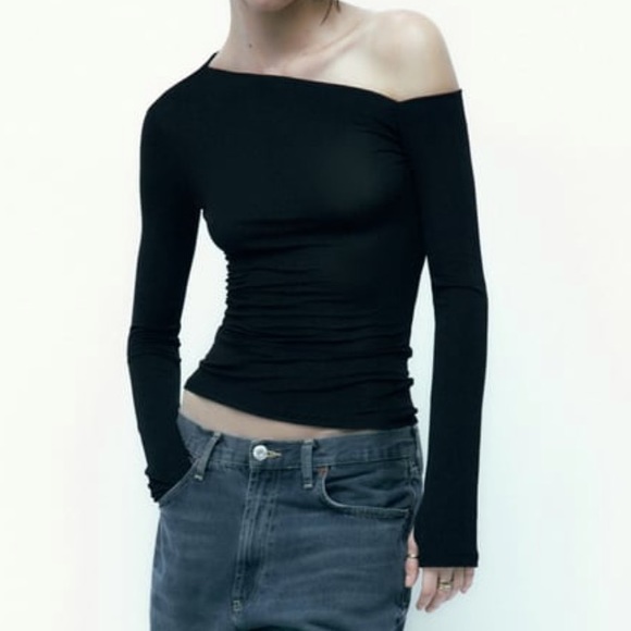 Zara Tops - Zara black asymmetric top